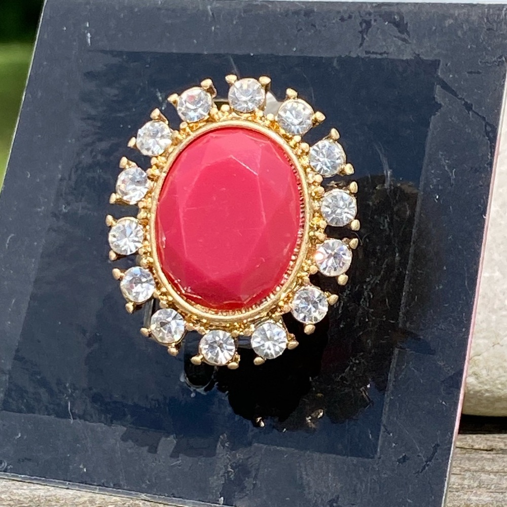 Large floral spice flower fashion ring adjustable stretch - brand new.